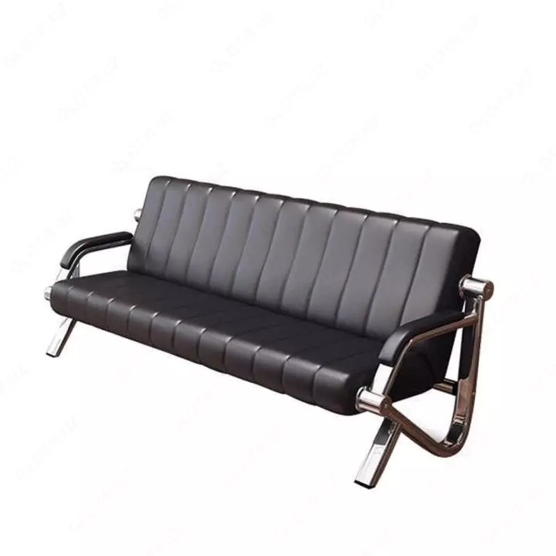 Офисные кресла с журнальным столом