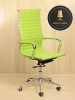 Офисное кресло с роликами