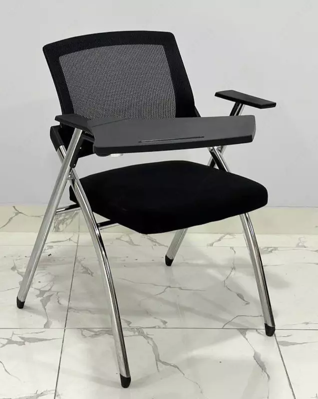 Стул с доской для письма и учеба