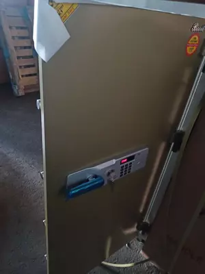 с электронным и ключевым замками