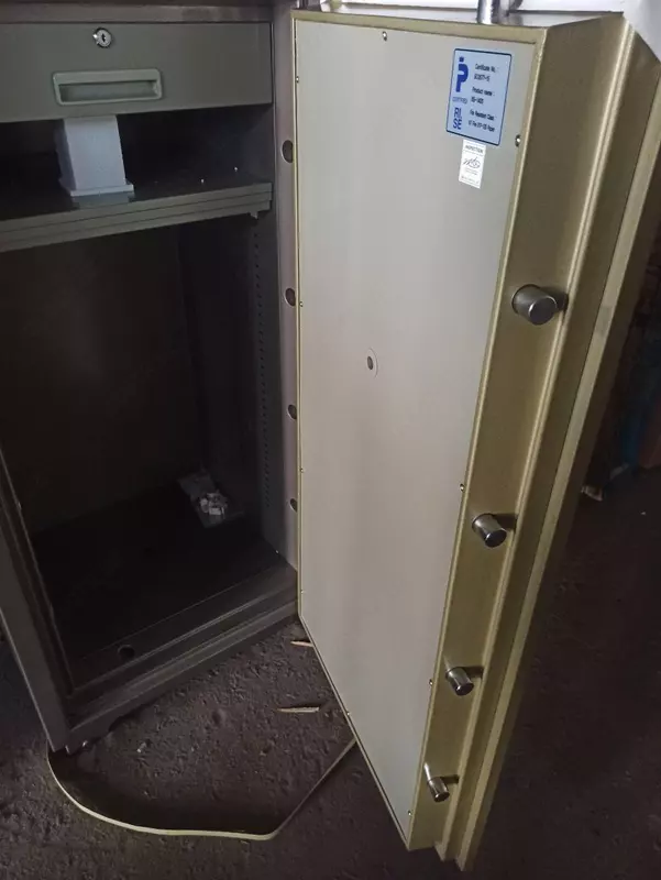 Сейф Booil TOPAZ BST-1400 с кассовой ячейкой