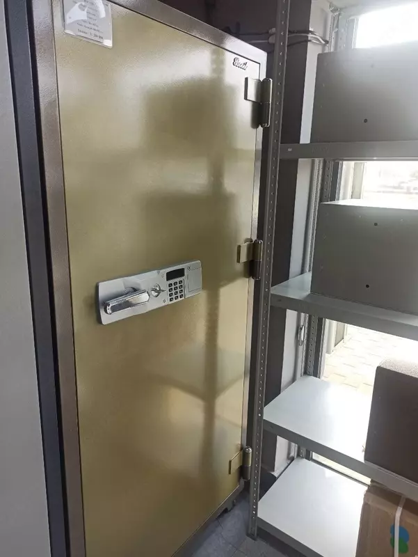 Сейф Booil TOPAZ (BST-1700) с электронным и ключевым замками Сейфы