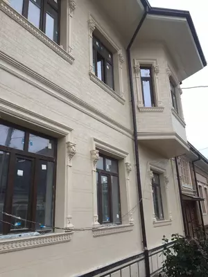 Фасад: травертин  дожник  любые виды фасадных работ.