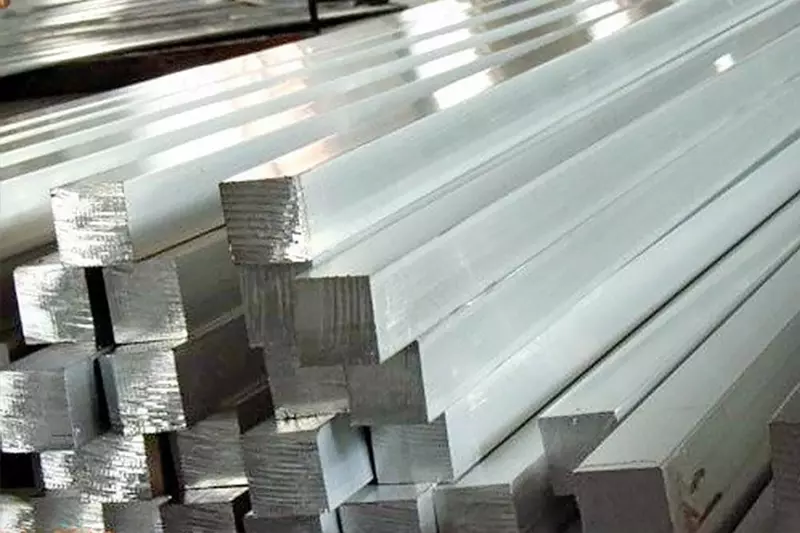 Chelik kvadrat St.12X18N10T