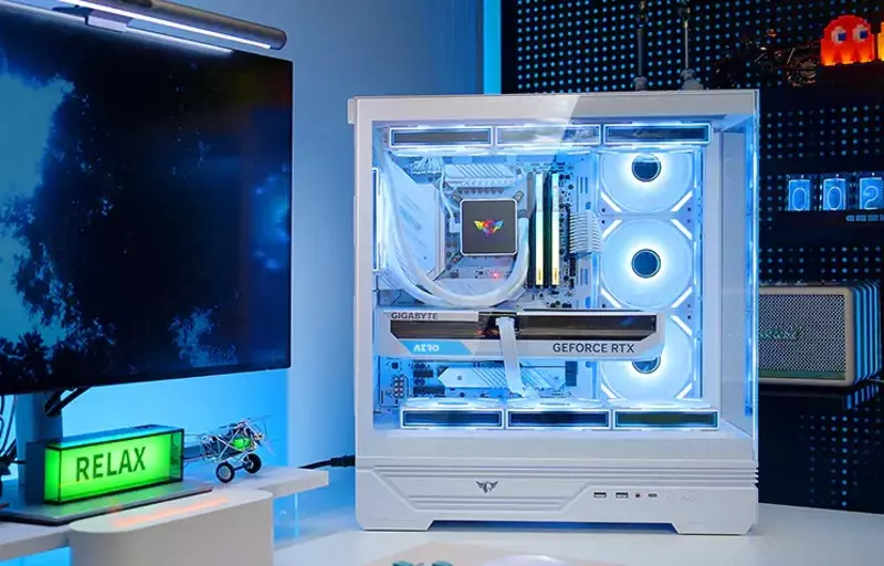Игровой компьютер Maxcore Blizzard White i7-14700KF и RTX 5070