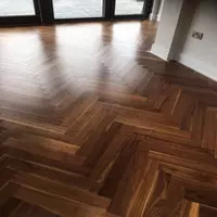 Инженерная паркетная доска Американский орех венгерская елочка - 1 255 000 сум