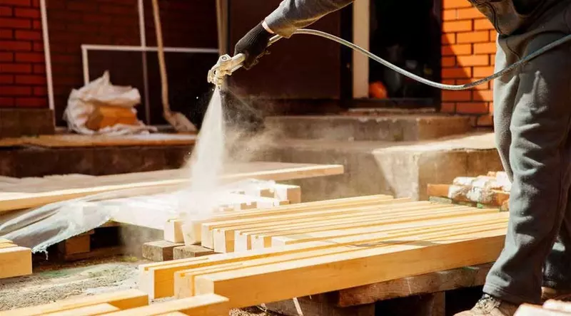 Обработка огнезащитным составом деревянных конструкций