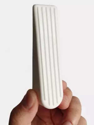 Eshikning sirpanmaydigan rezina to'xtatuvchisi