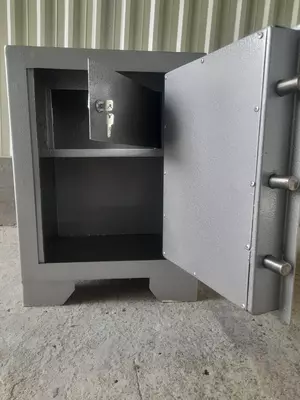 Сейф - 1 300 000 сум / шт