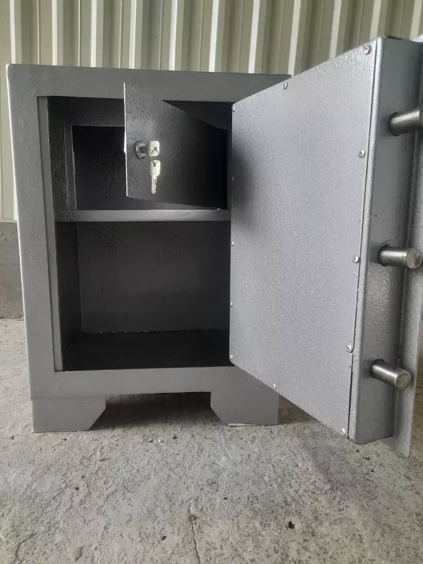 Сейф - 1 300 000 сум