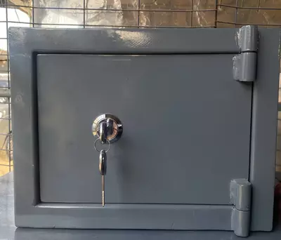 Сейф несгораемый