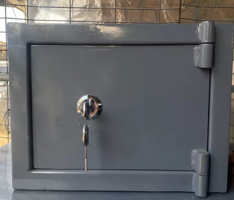 Сейф несгораемый