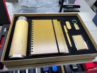 {0} so'mdan Biznes naborlar logotip bilan hamkorlar va rahbarlar uchun