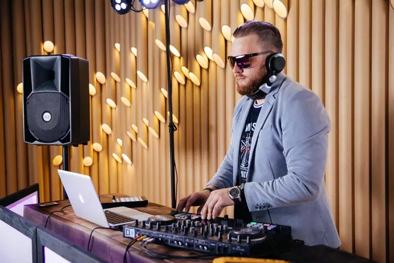 Услуги Ди-джея на Свадьбу