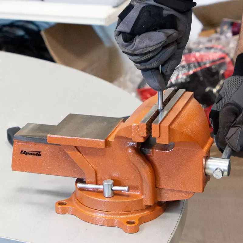  Тиски слесарные  150 мм  поворотные  с наковальней Sparta ООО QUATTRO PRO