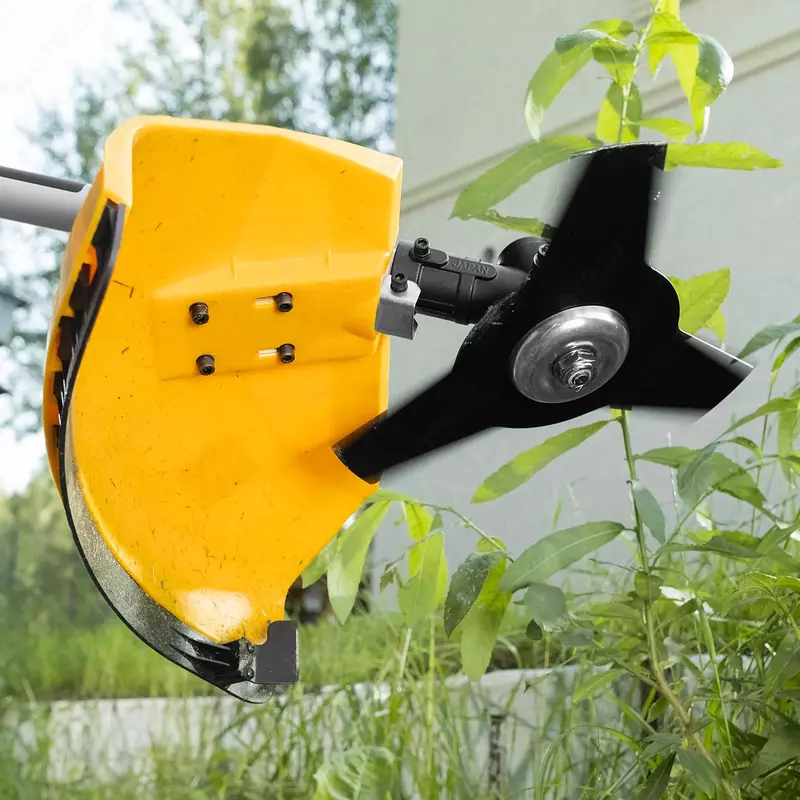  Триммер бензиновый DGT-330S  33см3  1 8 л.с.  разъемная штанга  состоит из 2 частей// Denzel Садовые триммеры