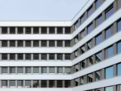 PVX  oynasi 76mm tizimi: Kömmerling 76 AluClip Zero Markaziy muhrlash tizimi. Ulgurji va chakana