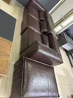 Kreslolar bilan divan