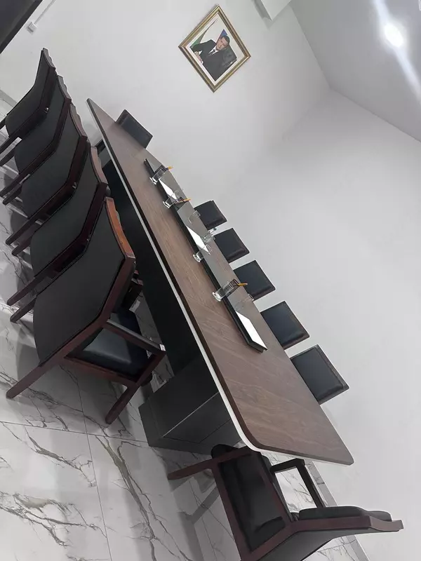 Стол со стульями №4