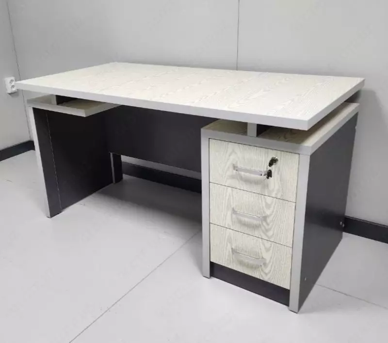 Офисный стол №72