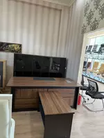 Офисный стол руководителя с тумбой