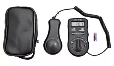 DT-1300 Люксметр