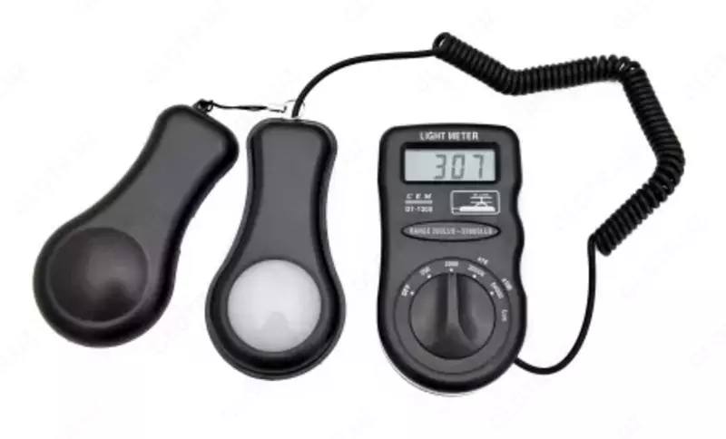 DT-1300 Люксметр