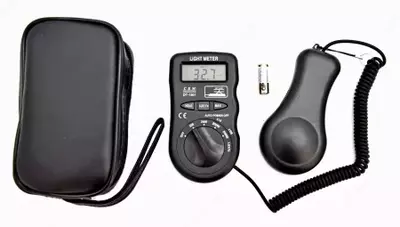 DT-1301 Люксметр