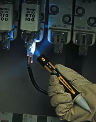 AC-9 Бесконтактный детектор напряжения