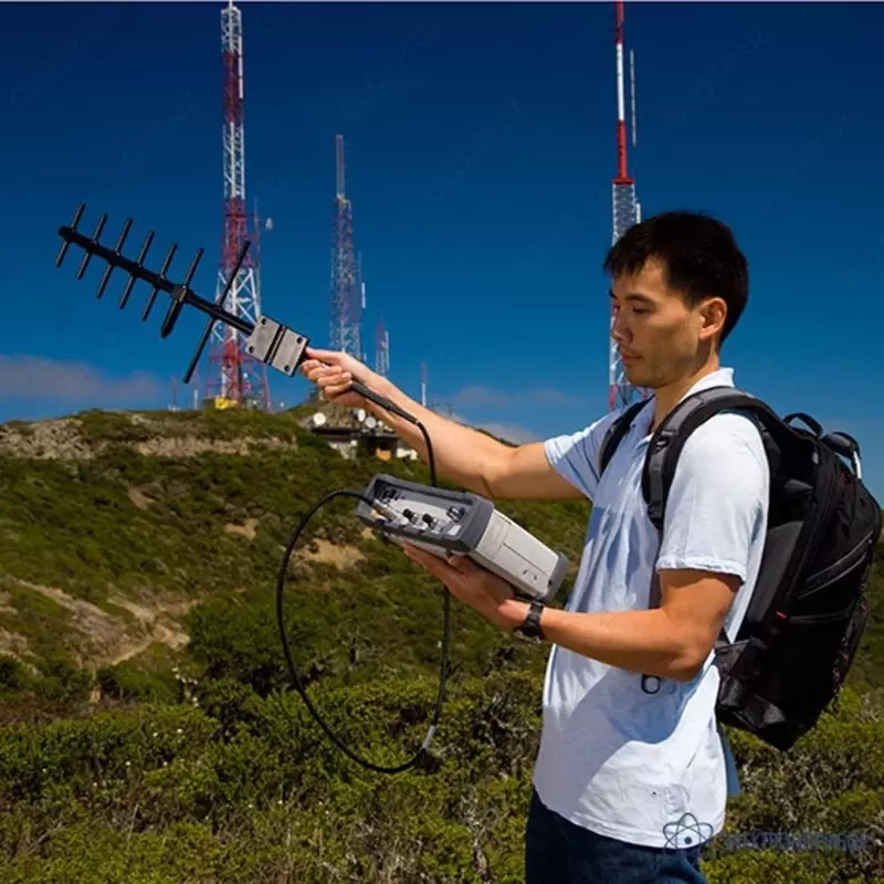 S332E — анализатор параметров радиотехнических трактов и сигналов портативный