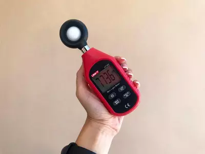 UNI-T UT383 — измеритель освещенности (люксметр) mini