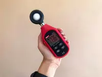 UNI-T UT383 — измеритель освещенности (люксметр) mini