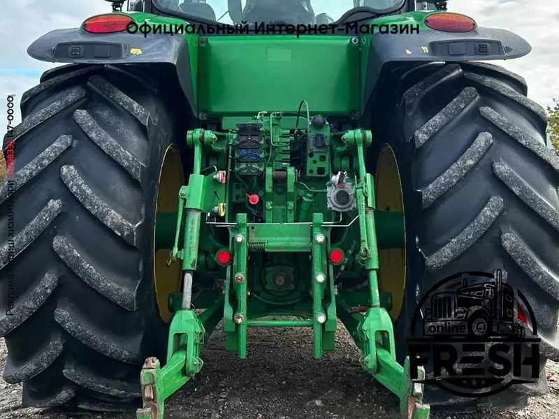 Колесный трактор John Deere 8335R