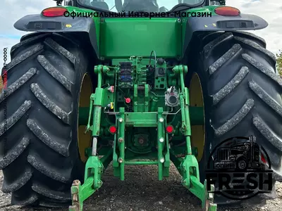Колесный трактор John Deere 8335R