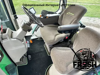 Колесный трактор John Deere 8335R