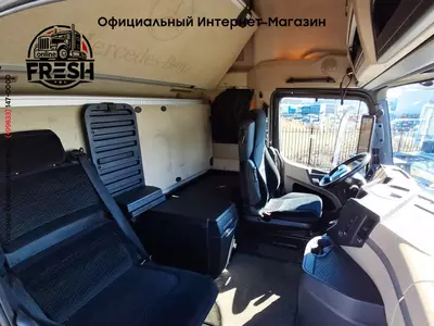 Mega тягач Mercedes Actros 1848 4X2