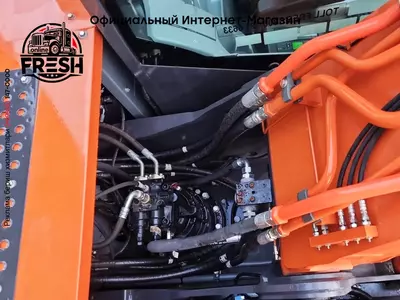 Гусеничный экскаватор Hitachi ZX220 LC-GI