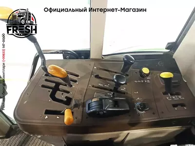 Колесный трактор John Deere 6320