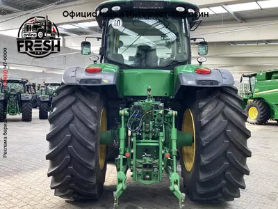 Колесный трактор John Deere 7260R