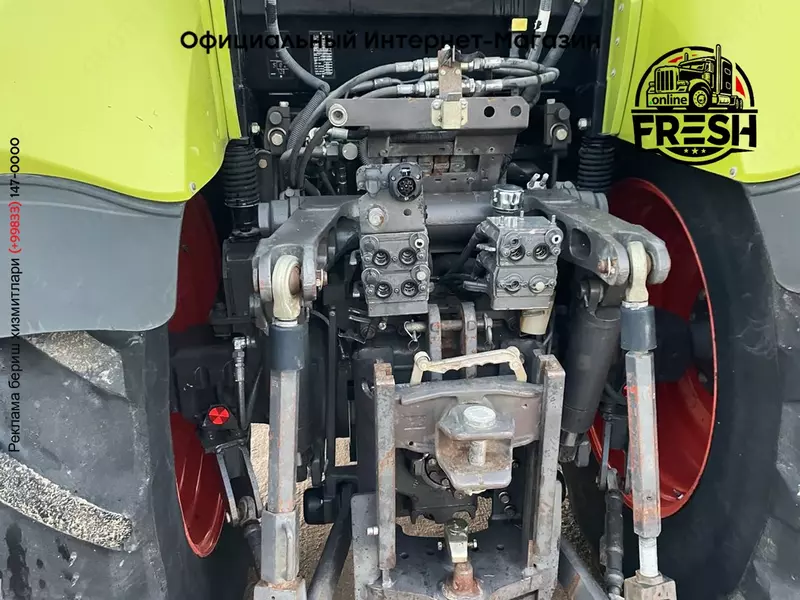 Колесный трактор Claas Axion 830