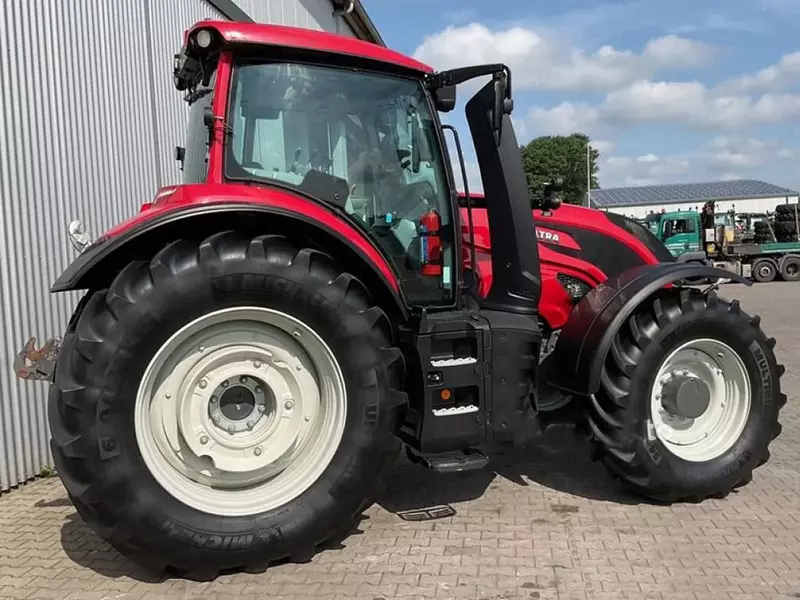 Колесный трактор Valtra T 235 A