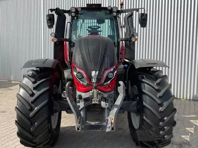 Колесный трактор Valtra T 235 A
