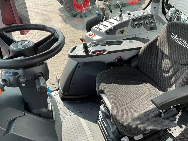 Колесный трактор Valtra T 235 A