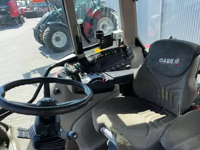 Колесный трактор Case IH CVX 1155.