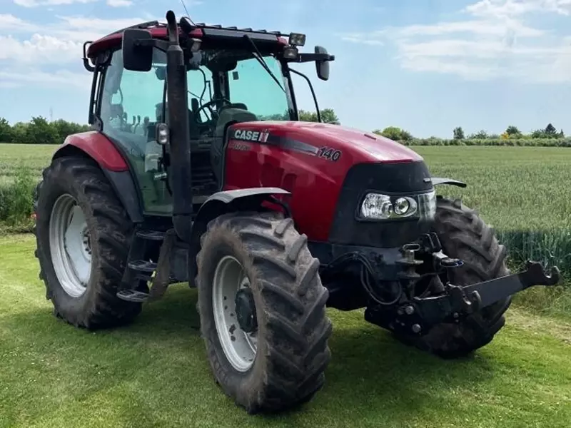 Колесный трактор Case IH 140.