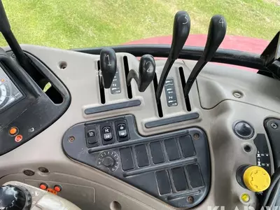Колесный трактор Case IH 140.