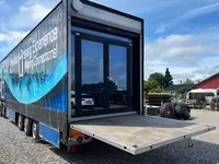 Прицепный дом на колесах Montracon Beboelsesvogn showroom.