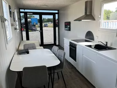 Прицепный дом на колесах Montracon Beboelsesvogn showroom.