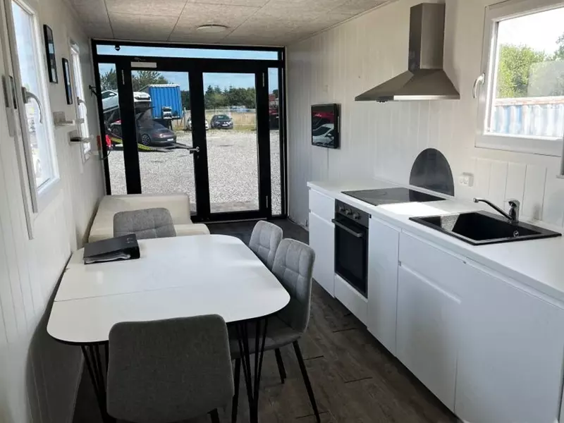 Прицепный дом на колесах Montracon Beboelsesvogn showroom.