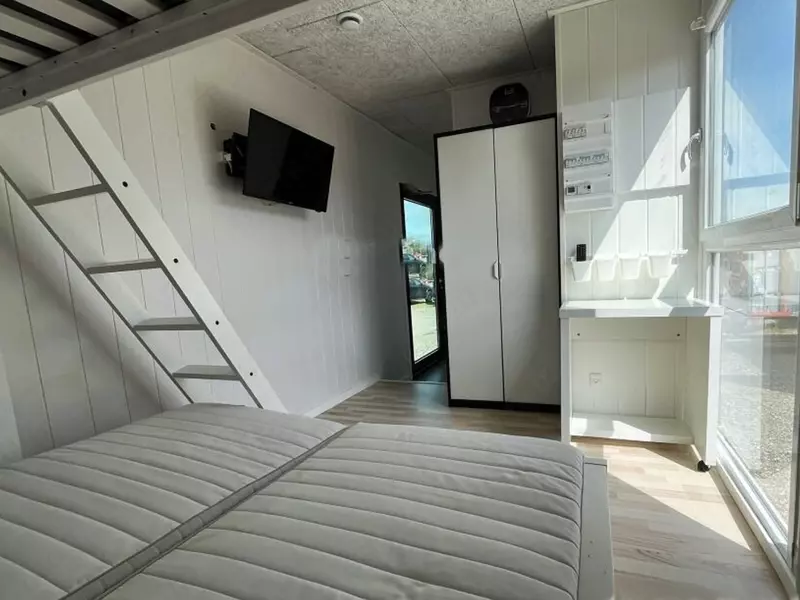 Прицепный дом на колесах Montracon Beboelsesvogn showroom.